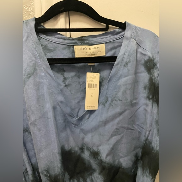 Cloth and Stone for Anthropologie Short Sleeve V Neck Belted Shirt Dress Tie Dye - Picture 3 of 4